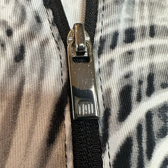 Tail Women’s quarter zip golf top| Size M - Picture 6 of 8